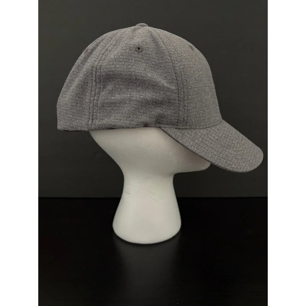 TravisMathew Mens Baseball Cap Flexfit L-XL Gray Heathered Logo Patch Hat